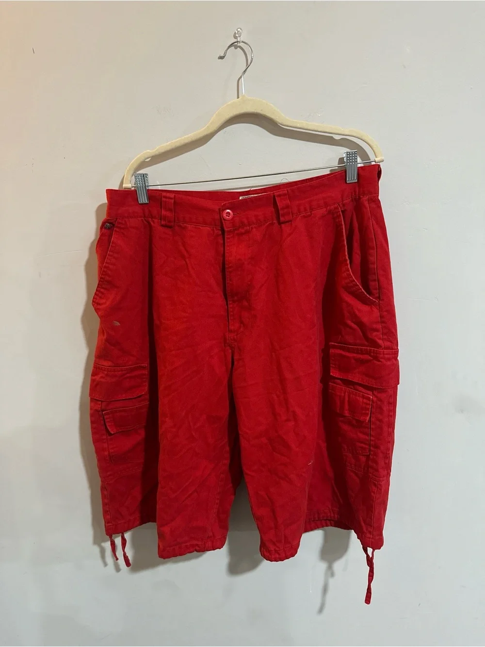 Men's Red Cargo Shorts - Casual Utility Style